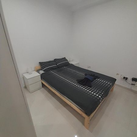 Modern 3Br Stylish Apartment With Large Balcony - Close To St Julians And St Georges Bay Is-Swieqi エクステリア 写真